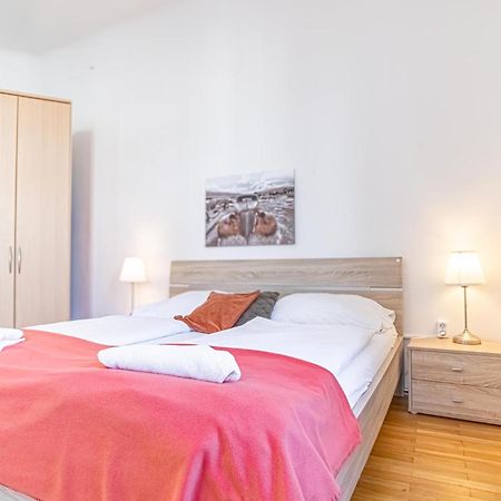 Simple Apartment Near Wiener Stadthalle ภายนอก รูปภาพ