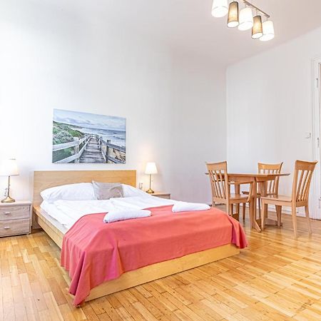 Simple Apartment Near Wiener Stadthalle ภายนอก รูปภาพ
