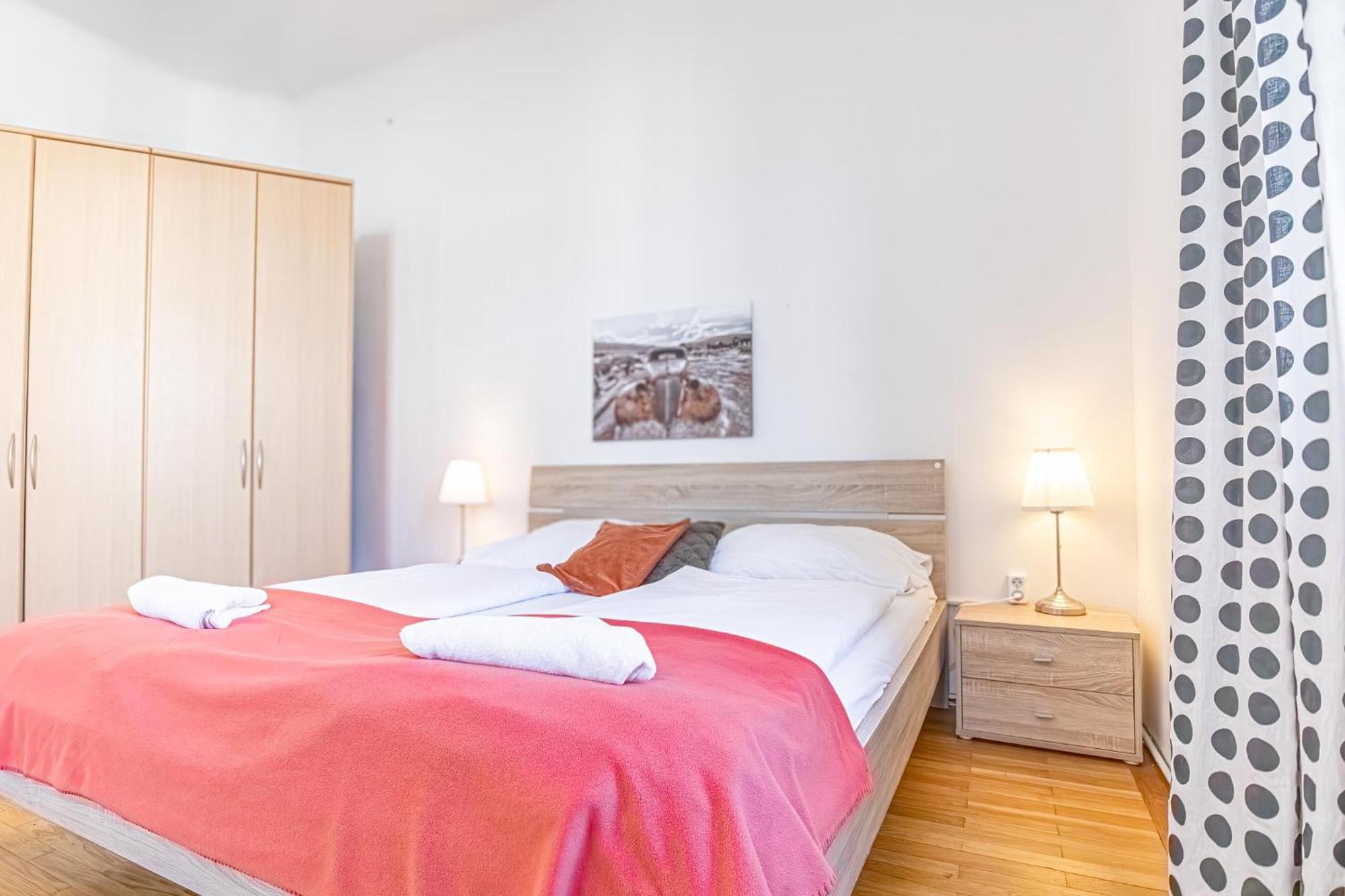 Simple Apartment Near Wiener Stadthalle ภายนอก รูปภาพ