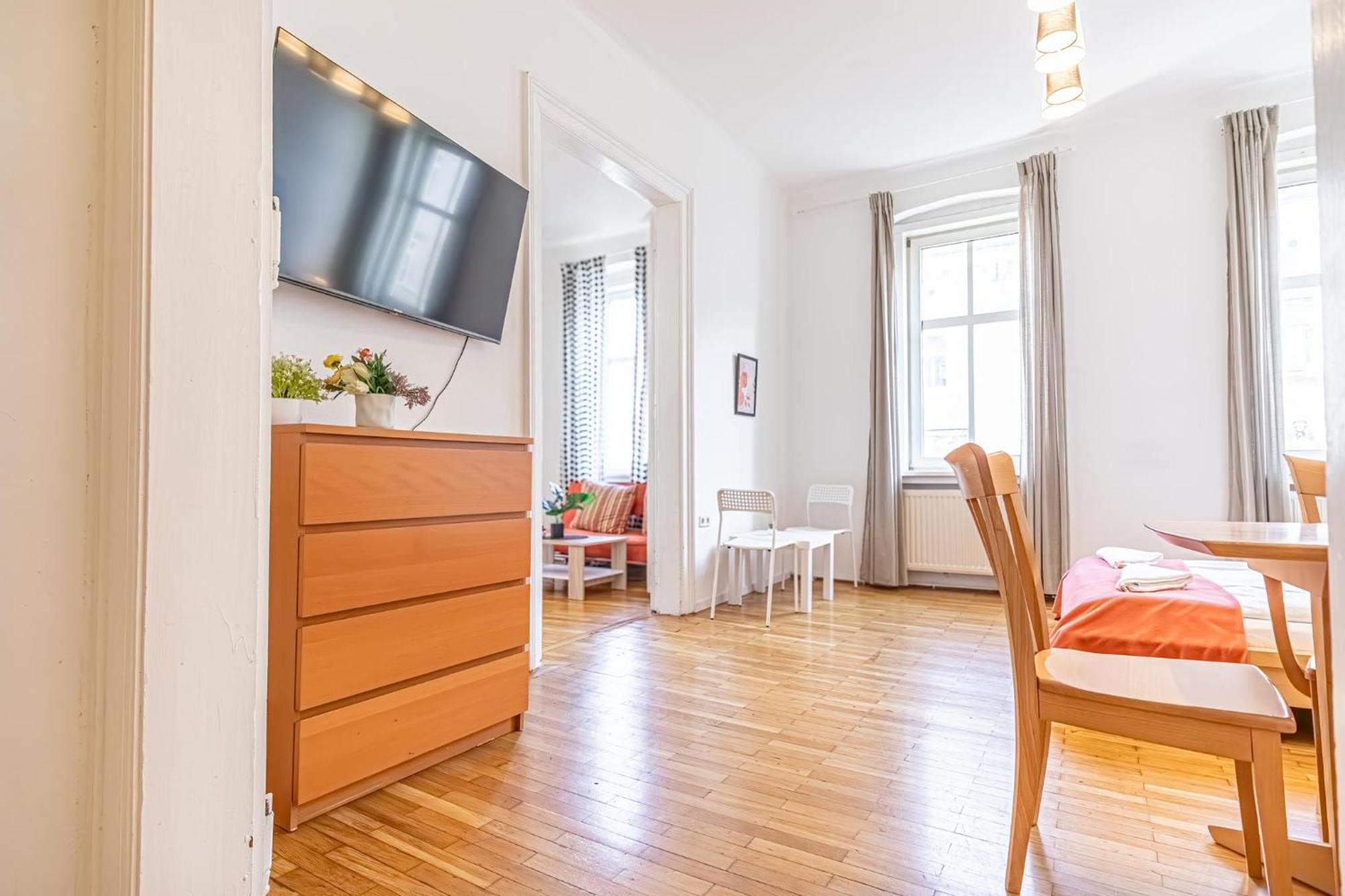 Simple Apartment Near Wiener Stadthalle ภายนอก รูปภาพ