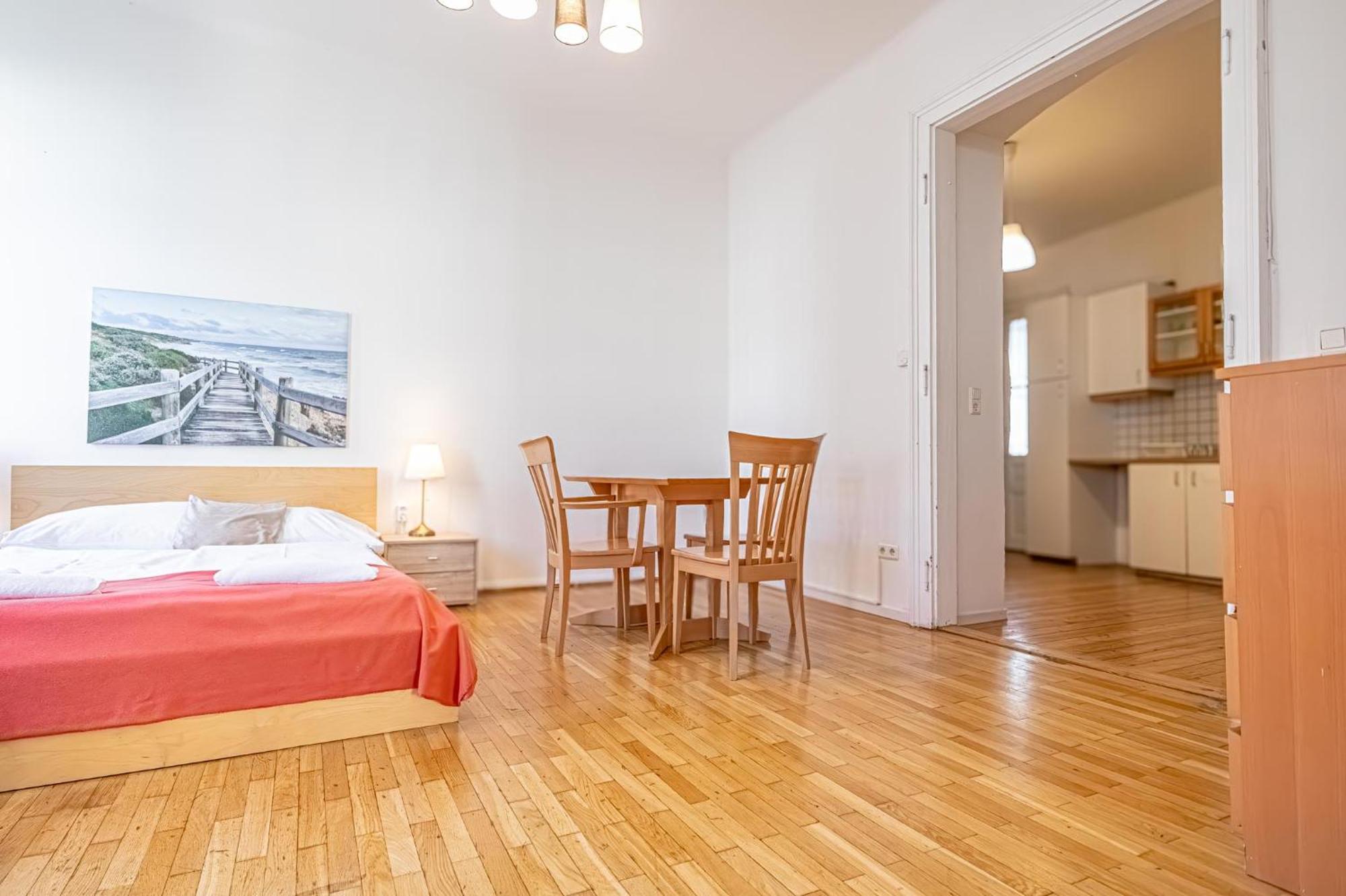 Simple Apartment Near Wiener Stadthalle ภายนอก รูปภาพ