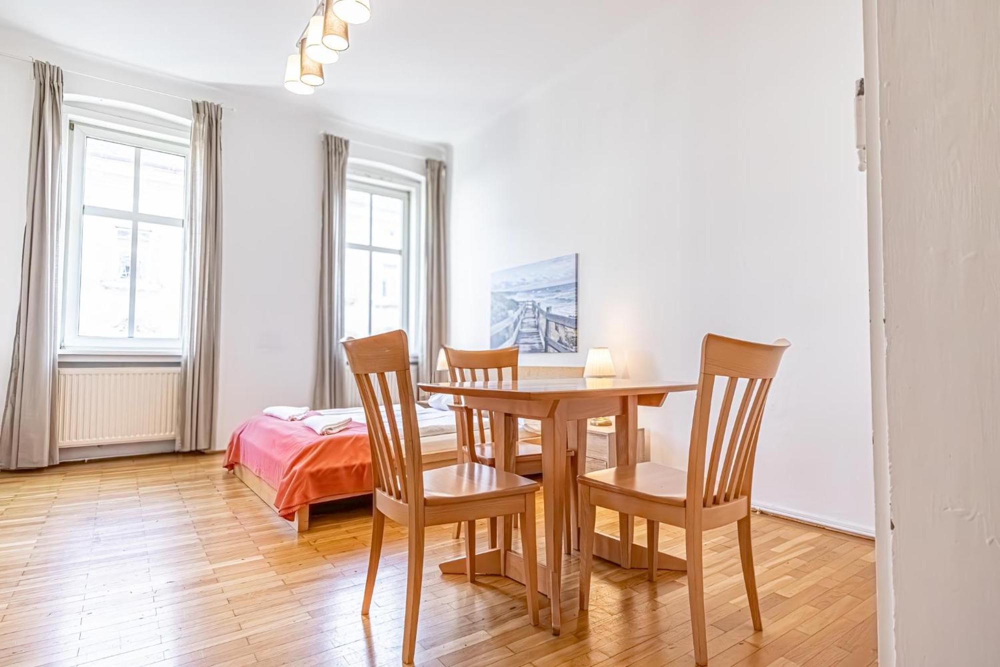 Simple Apartment Near Wiener Stadthalle ภายนอก รูปภาพ