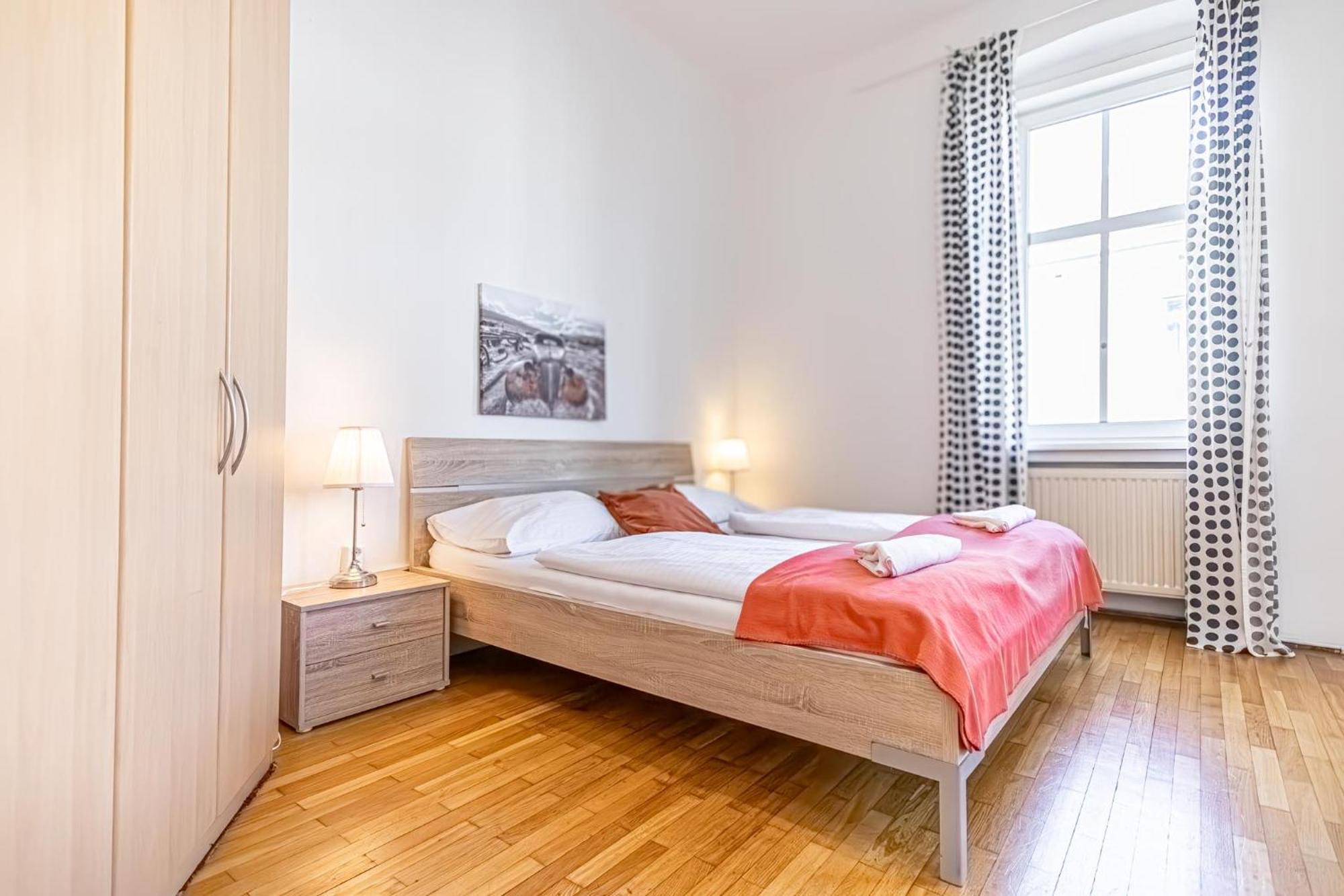 Simple Apartment Near Wiener Stadthalle ภายนอก รูปภาพ