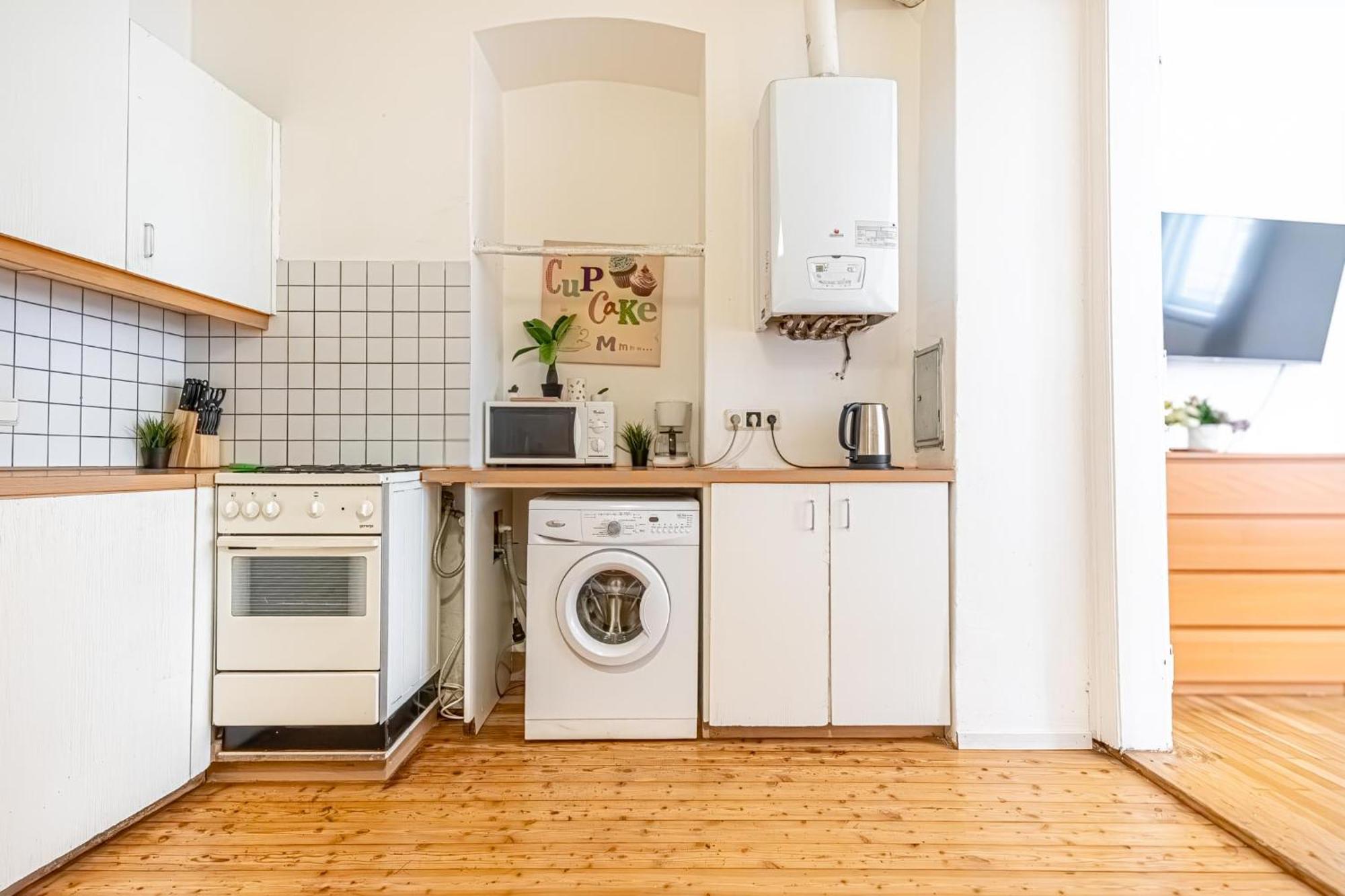 Simple Apartment Near Wiener Stadthalle ภายนอก รูปภาพ