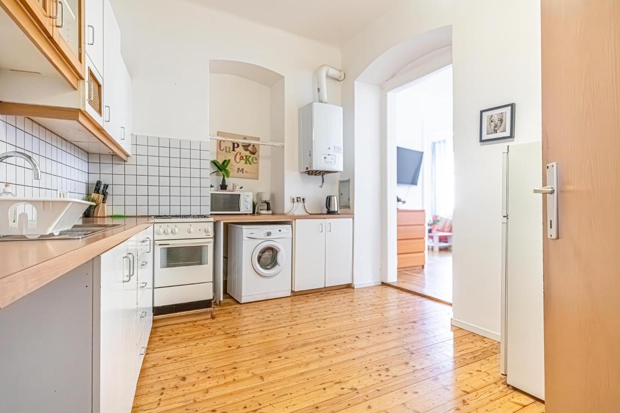 Simple Apartment Near Wiener Stadthalle ภายนอก รูปภาพ