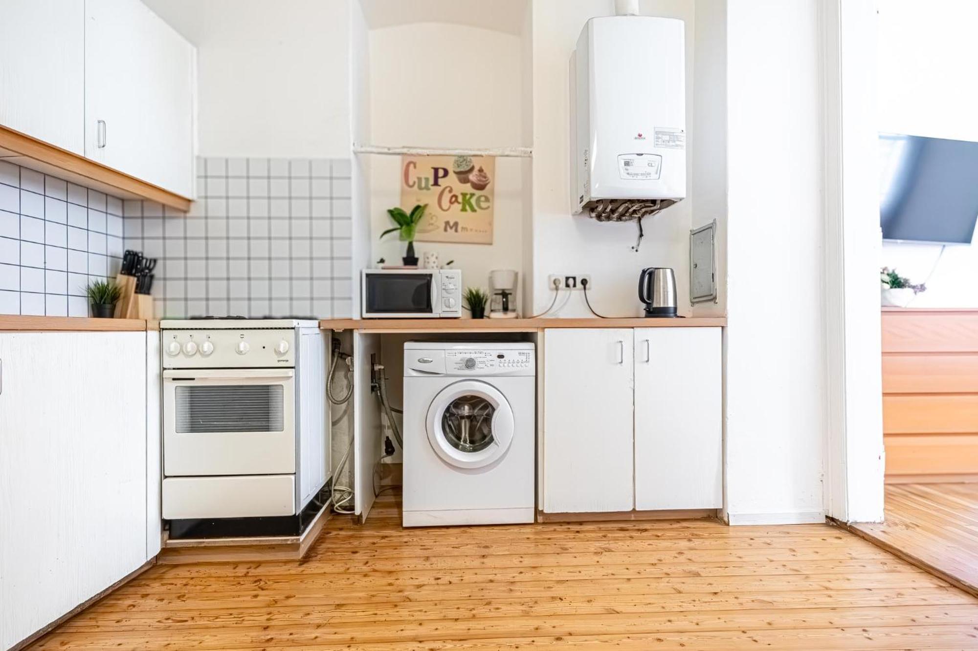 Simple Apartment Near Wiener Stadthalle ภายนอก รูปภาพ